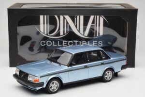 Volvo 244 Turbo Világoskék DNA 1:18 DNA000135 Fém – 6. kép a 6-ből