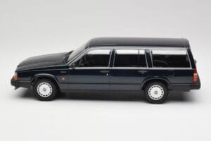 Volvo 740 GL Kombi Sötétzöld Metál Minichamps 1:18 155171771 Fém – 3. kép a 6-ből