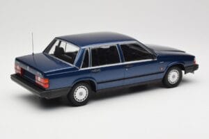 Volvo 740 GL Dark Blue Metallic Minichamps 1:18 155171701 Fém – 2. kép a 6-ből