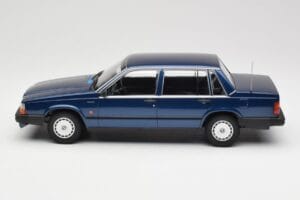 Volvo 740 GL Dark Blue Metallic Minichamps 1:18 155171701 Fém – 3. kép a 6-ből