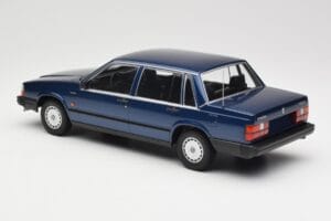 Volvo 740 GL Dark Blue Metallic Minichamps 1:18 155171701 Fém – 5. kép a 6-ből