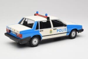 Volvo 740 GL Svéd Rendőrség Minichamps 1:18 155171791 Fém – 2. kép a 6-ből