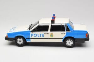 Volvo 740 GL Svéd Rendőrség Minichamps 1:18 155171791 Fém – 3. kép a 6-ből
