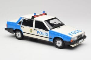 Volvo 740 GL Svéd Rendőrség Minichamps 1:18 155171791 Fém – 4. kép a 6-ből