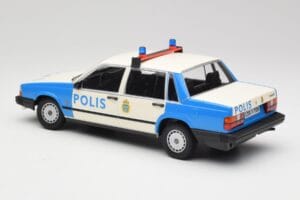 Volvo 740 GL Svéd Rendőrség Minichamps 1:18 155171791 Fém – 5. kép a 6-ből