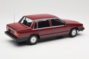 Volvo 740 GL Piros Minichamps 1:18 155171704 Fém – 2. kép a 6-ből