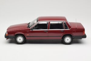 Volvo 740 GL Piros Minichamps 1:18 155171704 Fém – 3. kép a 6-ből