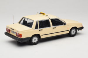 Volvo 740 GL Taxi Németország Minichamps 1:18 155171792 Fém – 2. kép a 6-ből
