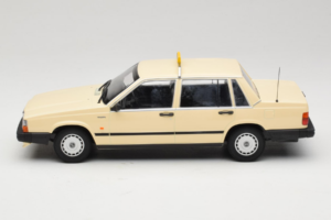 Volvo 740 GL Taxi Németország Minichamps 1:18 155171792 Fém – 3. kép a 6-ből