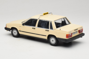 Volvo 740 GL Taxi Németország Minichamps 1:18 155171792 Fém – 5. kép a 6-ből