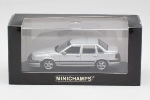 Volvo 850 Ezüst Minichamps 1:43 430171402 Fém – 4. kép a 4-ből