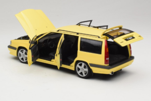 Volvo 850 T-5R Kombi Cream Yellow AUTOart 1:18 79506 Fém – 5. kép a 8-ből