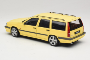 Volvo 850 T-5R Kombi Cream Yellow AUTOart 1:18 79506 Fém – 7. kép a 8-ből