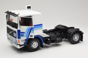 Volvo F12 Kék Fehér Road Kings 1:18 RK180033 Fém – 2. kép a 8-ből