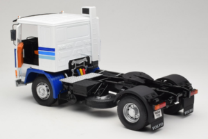 Volvo F12 Kék Fehér Road Kings 1:18 RK180033 Fém – 5. kép a 8-ből
