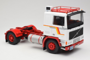 Volvo F12 Fehér Piros Road Kings 1:18 RK180031 Fém – 6. kép a 8-ből