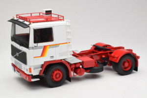 Volvo F12 Fehér Piros Road Kings 1:18 RK180031 Fém