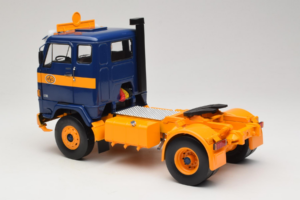 Volvo F88 Sötétkék Sárga MCG 1:18 MCG18140 Fém – 7. kép a 8-ből