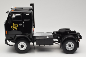 Volvo F88 John Player Special Black MCG 1:18 MCG18217 Fém – 4. kép a 8-ből