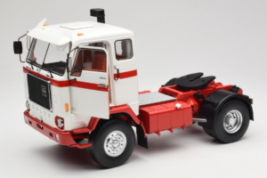 Volvo F88 Fehér Piros MCG 1:18 MCG18141 Fém – 2. kép a 8-ből