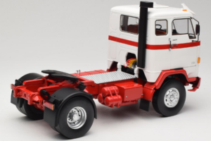Volvo F88 Fehér Piros MCG 1:18 MCG18141 Fém – 3. kép a 8-ből