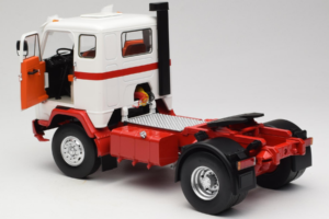 Volvo F88 Fehér Piros MCG 1:18 MCG18141 Fém – 5. kép a 8-ből