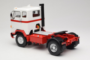 Volvo F88 Fehér Piros MCG 1:18 MCG18141 Fém – 7. kép a 8-ből