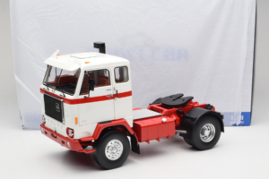 Volvo F88 Fehér Piros MCG 1:18 MCG18141 Fém – 8. kép a 8-ből