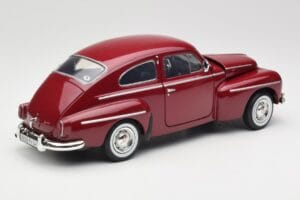 Volvo PV544 Cherry Red Revell 1:18 08887 Fém – 3. kép a 8-ből