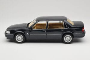 Volvo S90 Royal Blue DNA 1:18 DNA000088 Fém – 3. kép a 6-ből