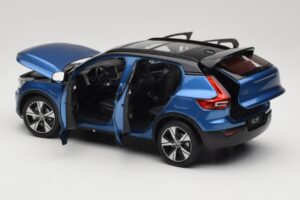 Volvo XC40 Recharge Kék Metál Paudi Model 1:18 2562373 Fém – 5. kép a 8-ből
