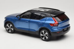 Volvo XC40 Recharge Kék Metál Paudi Model 1:18 2562373 Fém – 7. kép a 8-ből