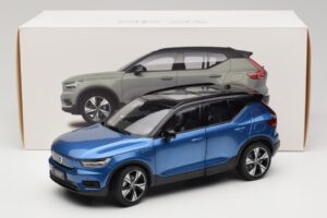 Volvo XC40 Recharge Kék Metál Paudi Model 1:18 2562373 Fém – 8. kép a 8-ből