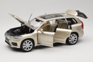 Volvo XC90 Luminous Sand Yellow Paudi Model 1:18 9430841 Fém – 2. kép a 8-ből