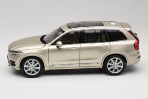 Volvo XC90 Luminous Sand Yellow Paudi Model 1:18 9430841 Fém – 4. kép a 8-ből
