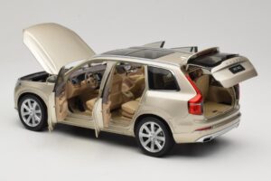 Volvo XC90 Luminous Sand Yellow Paudi Model 1:18 9430841 Fém – 5. kép a 8-ből