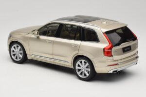 Volvo XC90 Luminous Sand Yellow Paudi Model 1:18 9430841 Fém – 7. kép a 8-ből