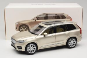 Volvo XC90 Luminous Sand Yellow Paudi Model 1:18 9430841 Fém – 8. kép a 8-ből