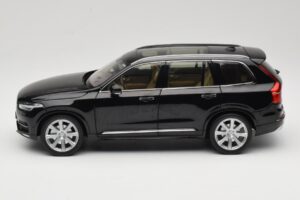 Volvo XC90 Onyx Black Paudi Model 1:18 9430842 Fém – 4. kép a 8-ből