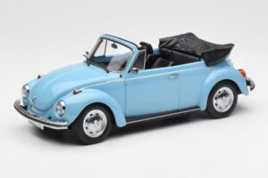 Volkswagen Beetle 1303 Kabrió Világoskék Norev 1:18 188531 Fém