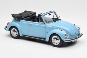 Volkswagen Beetle 1303 Kabrió Világoskék Norev 1:18 188531 Fém – 4. kép a 6-ből