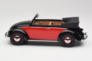 Volkswagen Beetle Kabrió Fekete & Piros Minichamps 1:18 107054132 Gyanta – 3. kép a 6-ből