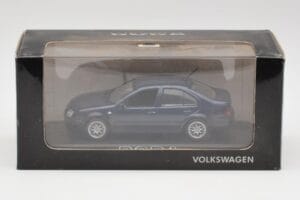 Volkswagen Bora Ocean Kék Minichamps 1:43 8198223B Fém – 4. kép a 4-ből