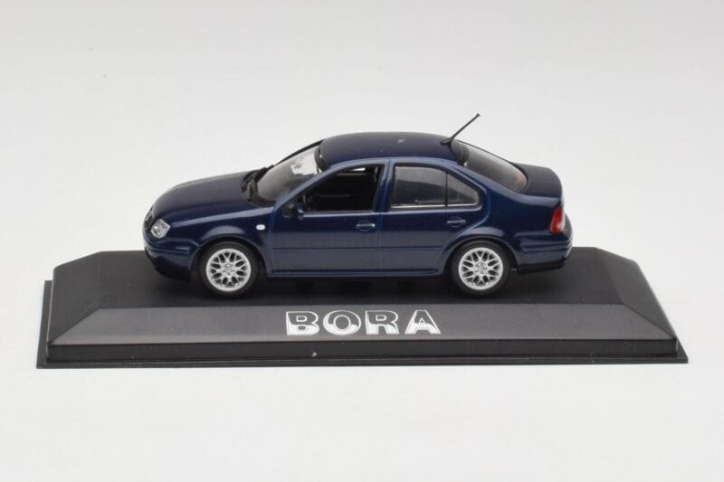 Volkswagen Bora Ocean Kék Minichamps 1:43 8198223B Fém