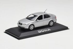 Volkswagen Bora Reflex Ezüst Minichamps 1:43 81982223S Fém – 2. kép a 4-ből