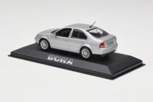Volkswagen Bora Reflex Ezüst Minichamps 1:43 81982223S Fém – 3. kép a 4-ből