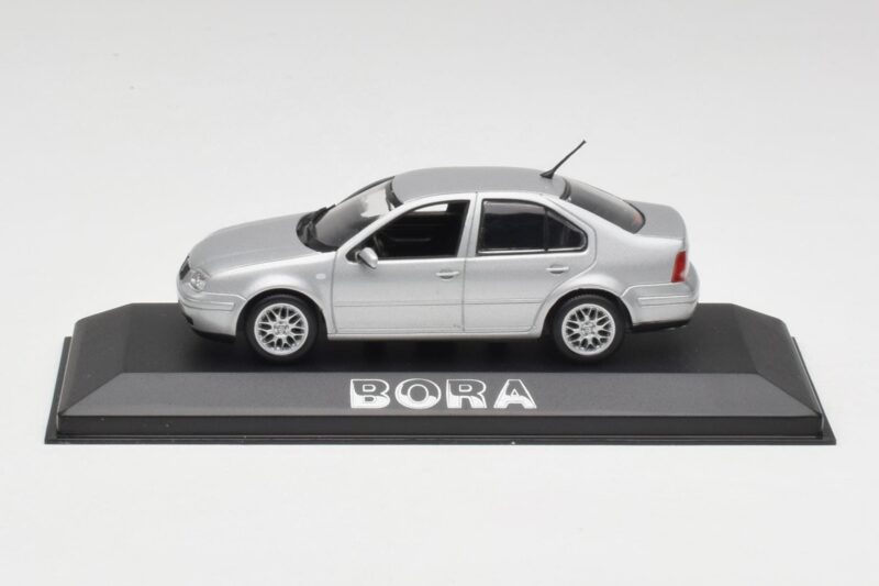 Volkswagen Bora Reflex Ezüst Minichamps 1:43 81982223S Fém