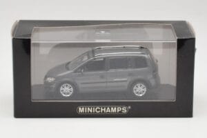 Volkswagen Cross Touran Platinum Szürke Minichamps 1:43 400056170 Fém – 4. kép a 4-ből