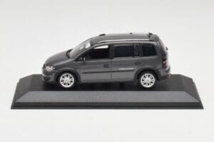 Volkswagen Cross Touran Platinum Szürke Minichamps 1:43 400056170 Fém