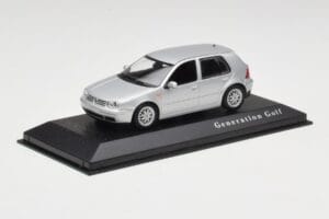 Volkswagen Golf Mk4 Reflex Ezüst Minichamps 1:43 4527111022 Fém – 2. kép a 4-ből